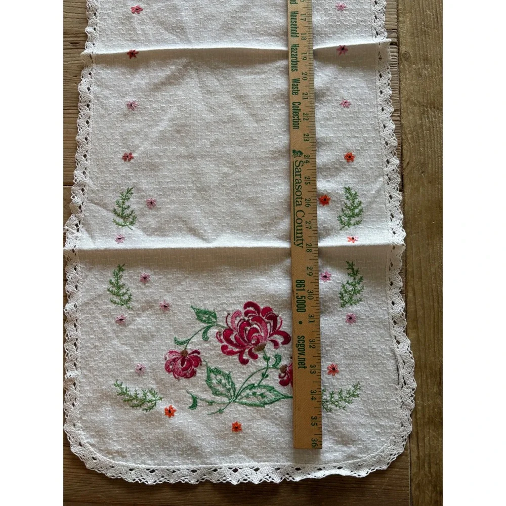 Vintage Hand Embroidered Floral Table Runner Lace Trim Cottagecore Cream 36x14.5